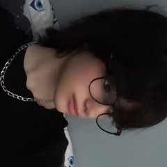 Evie Palmer🧛🏻‍♀️🎧👾