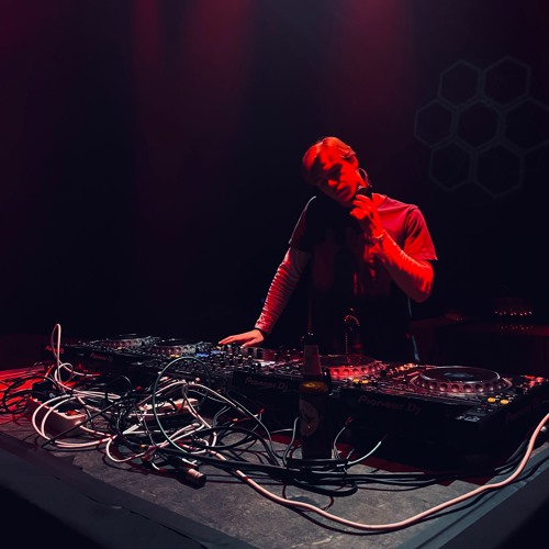 Evouh (Pryda) Vs Hide U (Tinlicker Remix) - Hjafri Edit (Without FX)