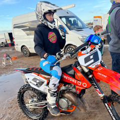 levi R👨🏽‍🦯