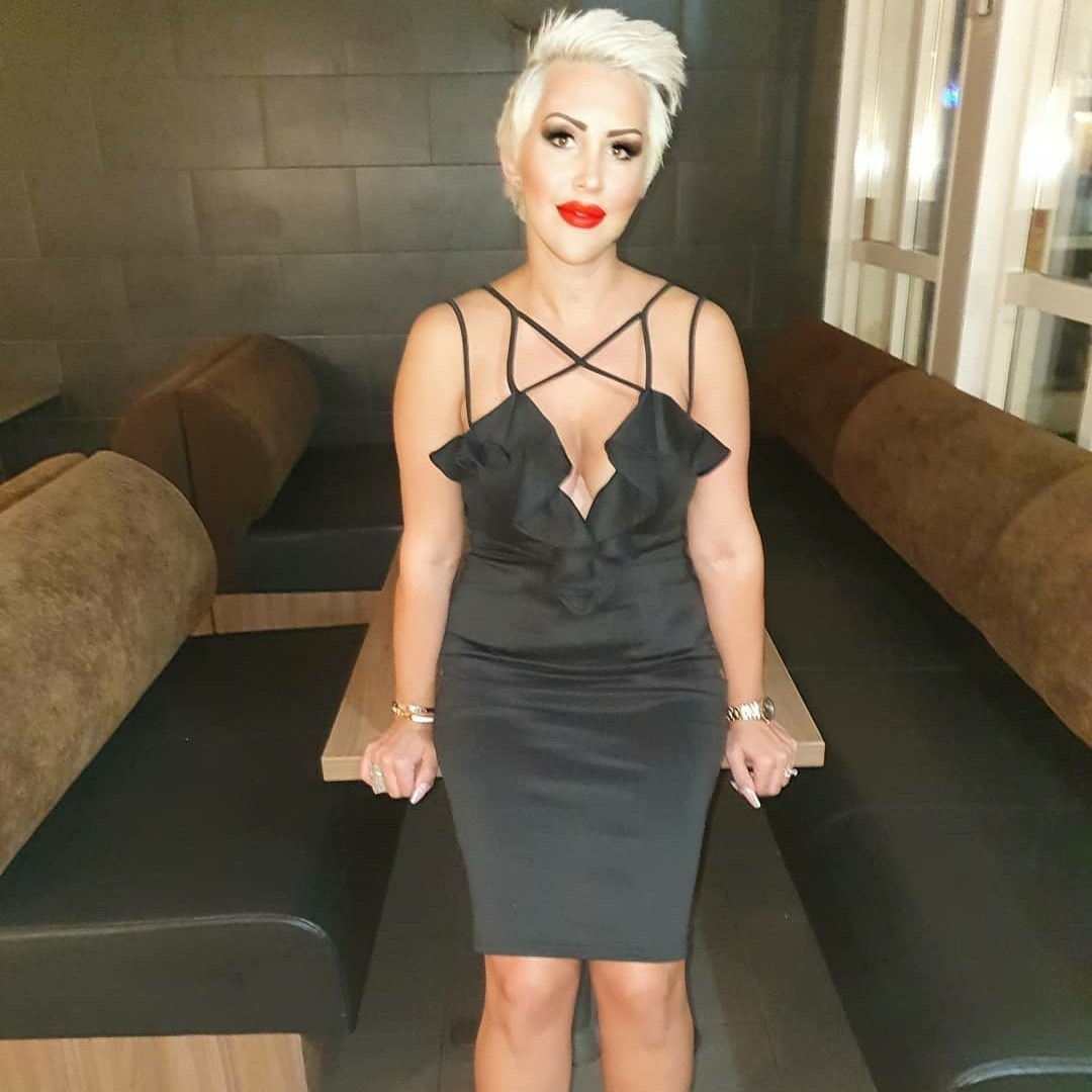 Eng chiroyli yalangoch qizlarning fotosuratlari