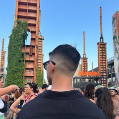 👽