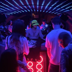 D&B
