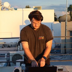 DJ YÁVAR