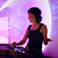 Raelle - DJ (Room Service)