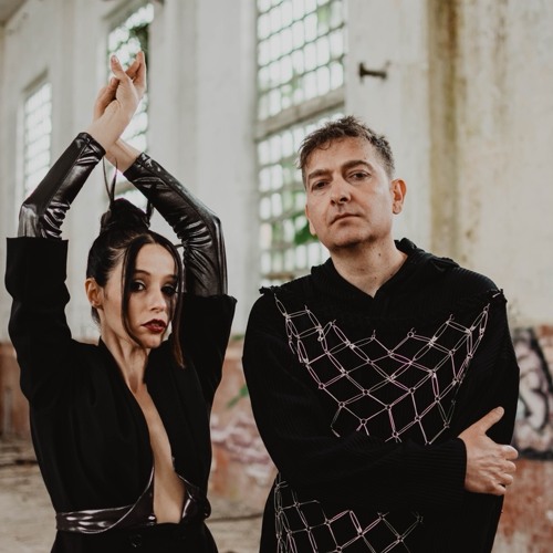 Rosalia Und Eden Burns - Malamente Puzzle Loop (Underspreche Experiment)