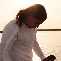 Silueta Dorada ( Feat. Kakou Reyes )