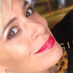 Gina Rodriguez Makeup