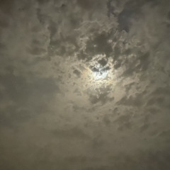 مَ