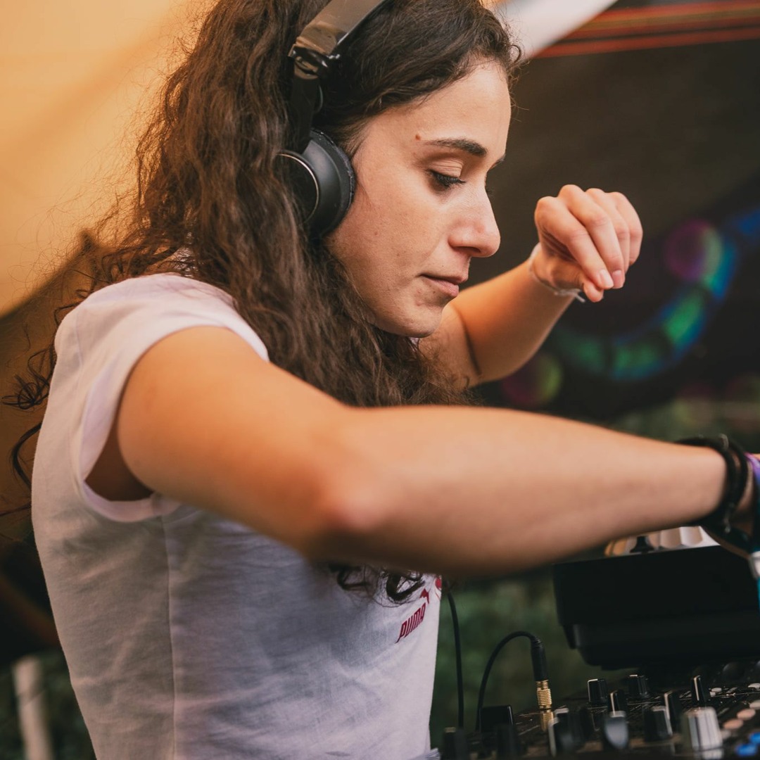 ミュージシャン Babi BABii - YouTube