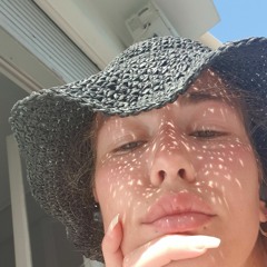 irridescent / Victoria Isabel Kirkeland