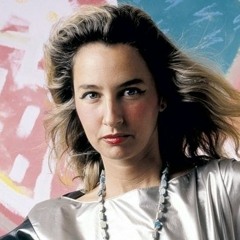 Conversa com May East