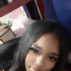 >_<