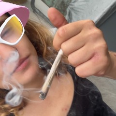 🧎🏼‍♀️