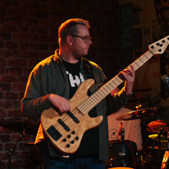 In the Bleak Midwinter (Solo Bass Guitar)