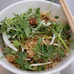 Phở gà trộn