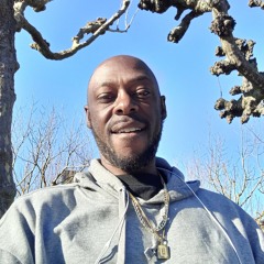 Emmanuel Loggins Jr (#messyfresh600)
