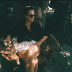 Queen B