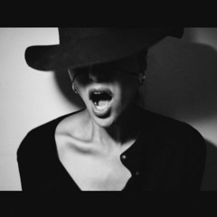 Leila - 04