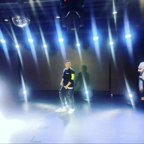 Movin (ft. ???) [ 앨범 타이틀 곡 선공개 ]