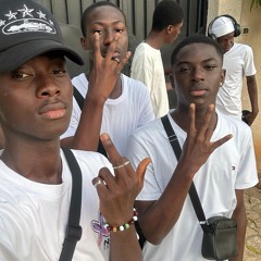 Jr_La_Melo_feat_Safarel_Obiang_–_Mademoiselle_(_Clip_Officiel_)(256k).mp3