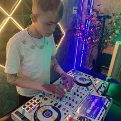 Nicolai Q8