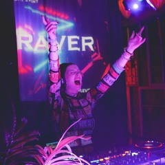TOMB RAVER