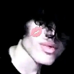︎