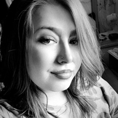 Alice Angharad🖤