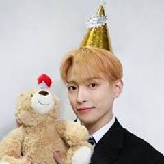 .・゜-: ✧☾ʚ 𝔼𝕧𝕖 ɞ☽✧ :-゜・Happy Hongjoong day!!!