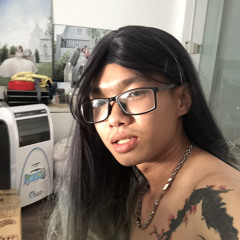 cô gái với hình xăm đào