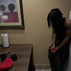XaYY (@igetsaround)
