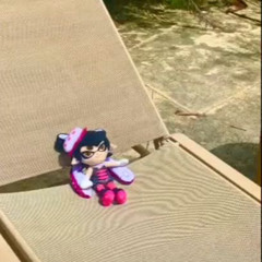 callie on a beachchair