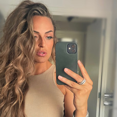 Anouk Den Haan