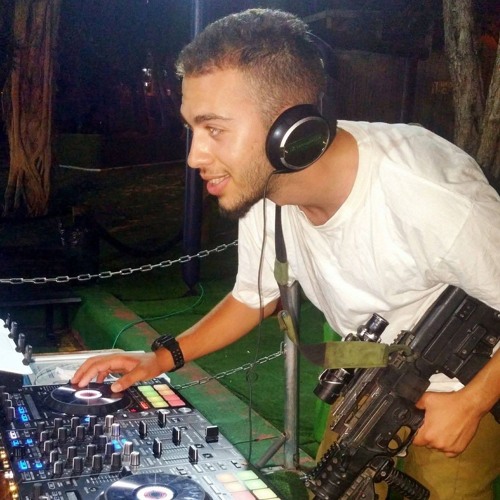 Sounds from יום ראשון evening