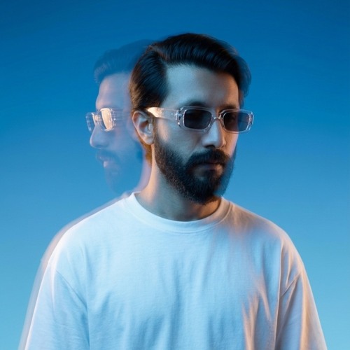 Λ L E E artist photo
