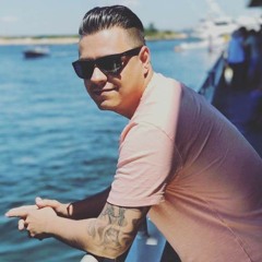 Burak Ozelgil 1