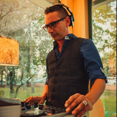 Lucas Ananda  dj