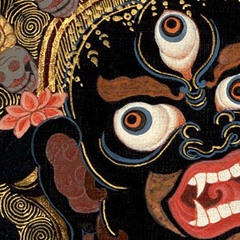 泣いている赤ちゃんをアトラス