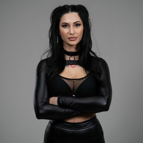 Christina Nova’s avatar