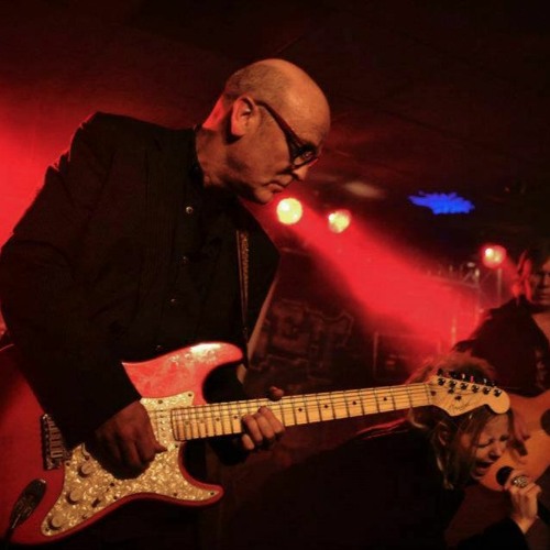 "Time Flies By" with the amazing Tim van Schie on bassguitar