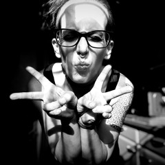 Liz van Wonderland ૐ