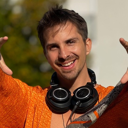 Mike Mana — artist photo