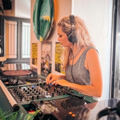 Sarah Thεa