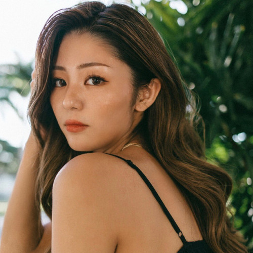 Mari Hayashi / DJ Bee artist photo