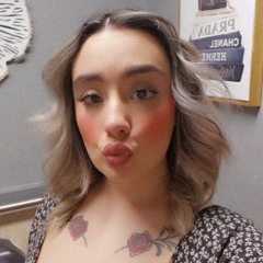 LovelyyLiz