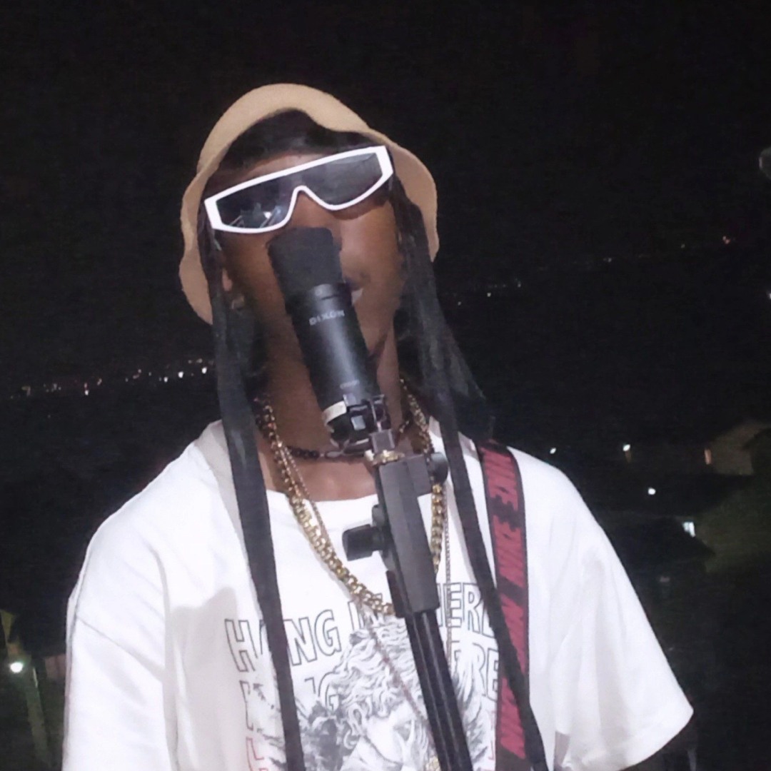 Dee-Lusional’s avatar