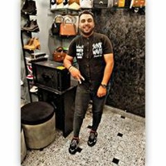 كلمتين وضحكةة