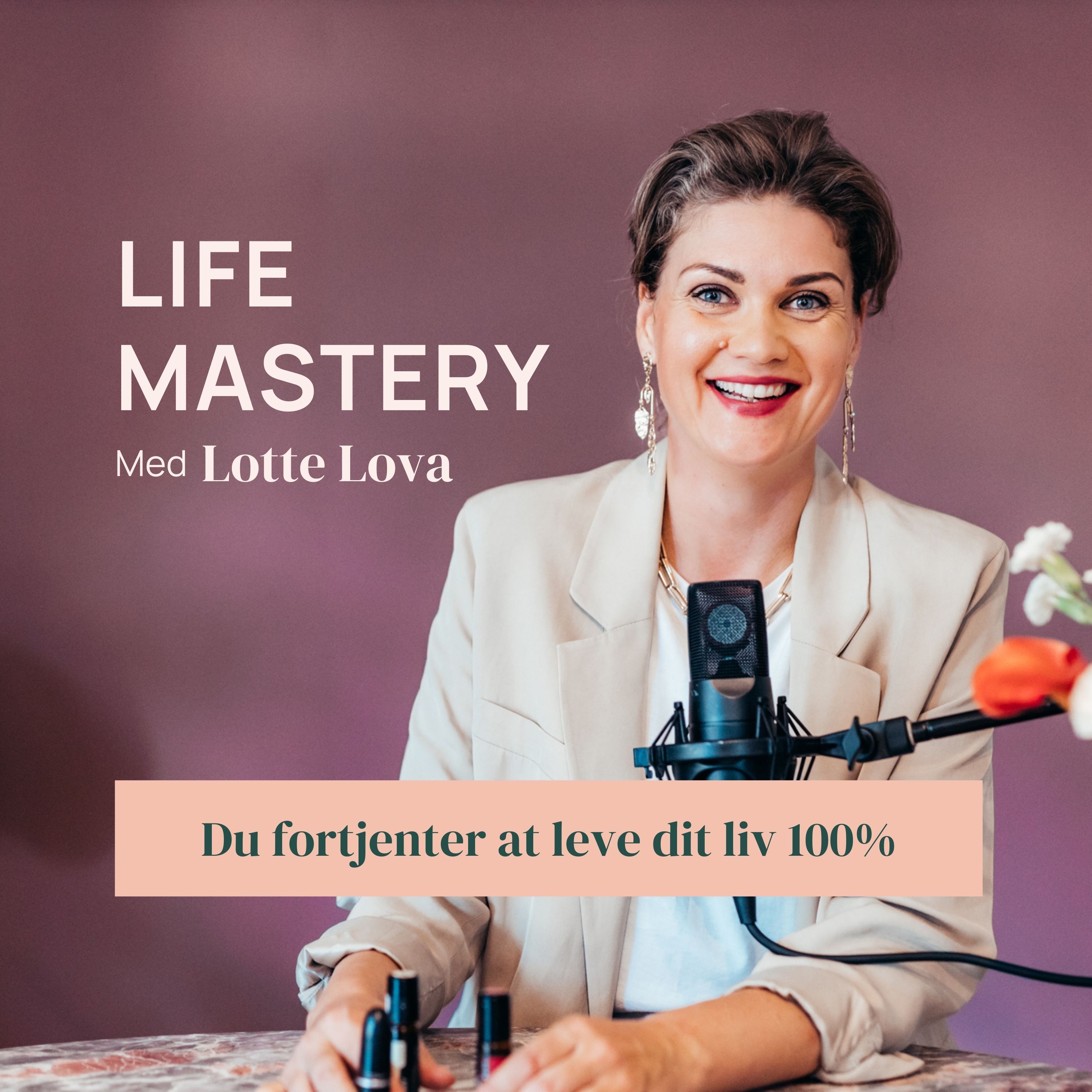 Female Mastery Podcast af Lotte Lova