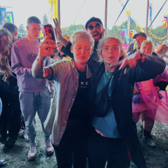 Stella howells700