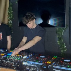 DJ dubhaz